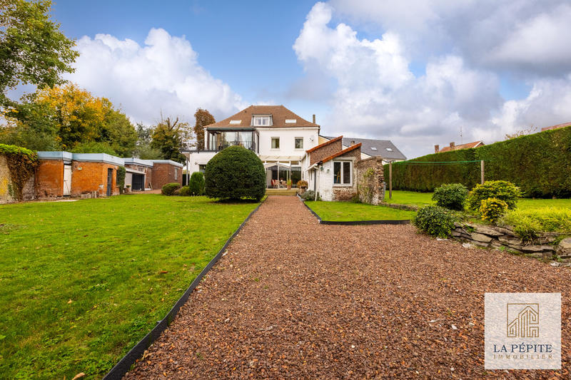 Maison - 275 m² - 7 pièces