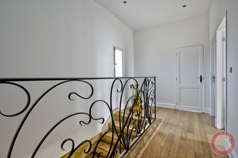 Maison ancienne - 247 m² - 6 pièces