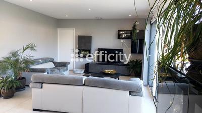 Maison - 250 m² - 11 pièces