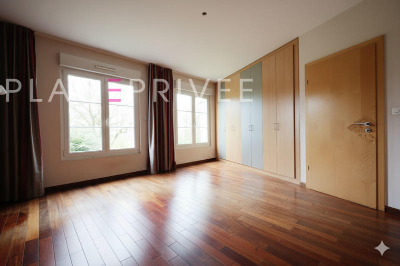 Maison - 200 m² - 8 pièces