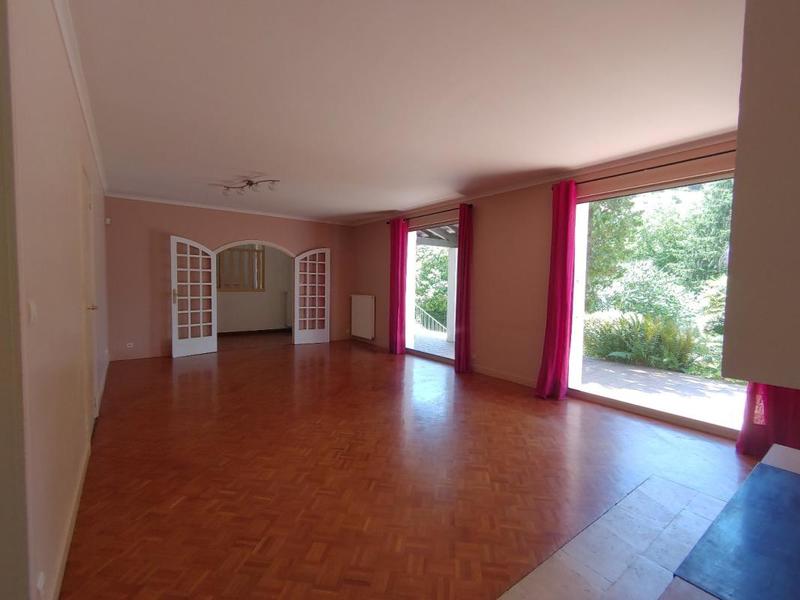 Maison - 247 m² - 9 pièces