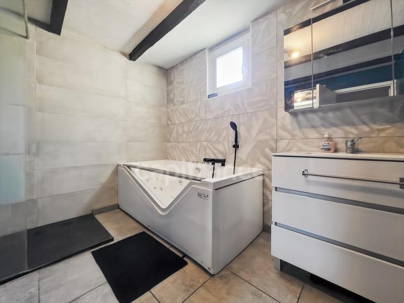 Maison - 255 m² - 9 pièces