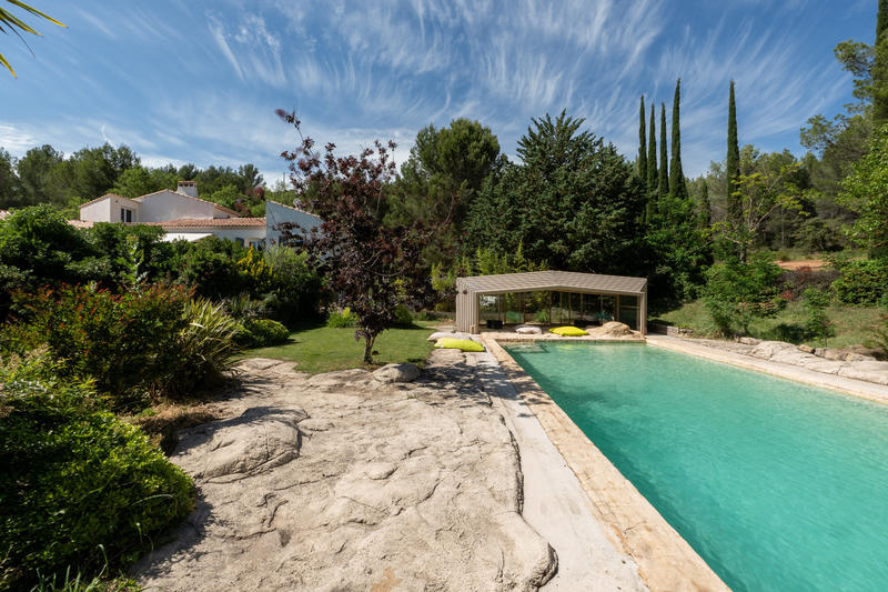 Propriété - 325 m² - 8 pièces