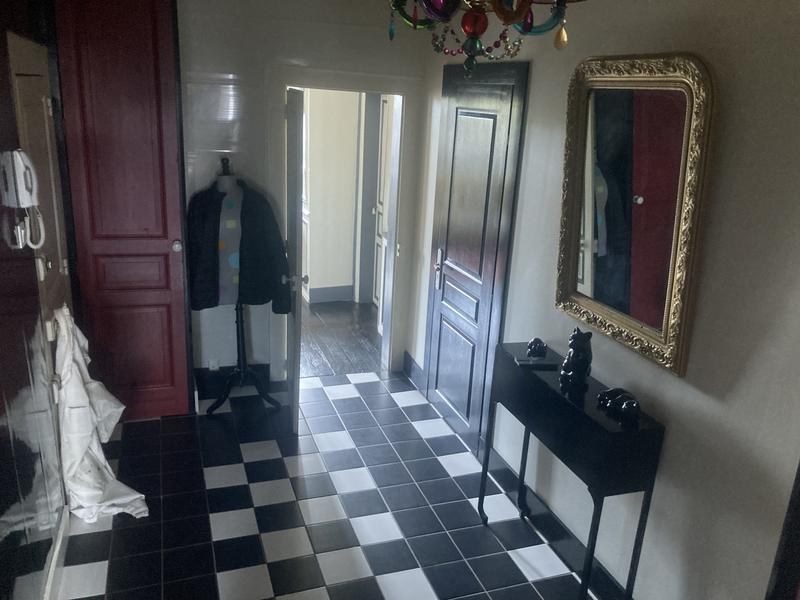 Appartement - 218 m² - 13 pièces