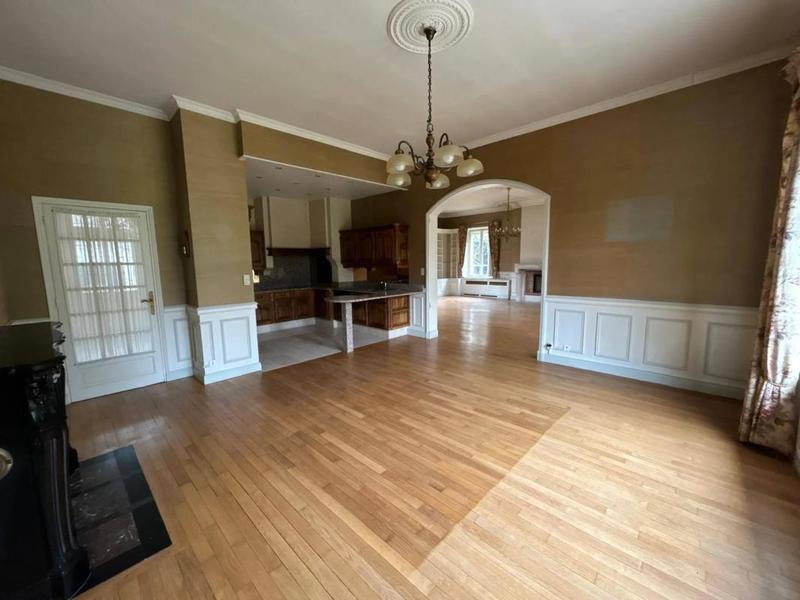 Demeure - 338 m² - 10 pièces