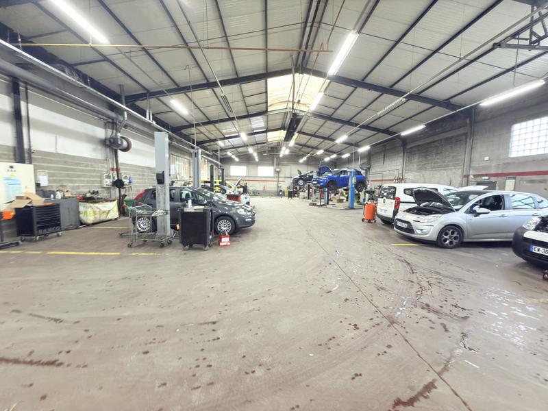 Local commercial - 2 654 m² - 10 pièces