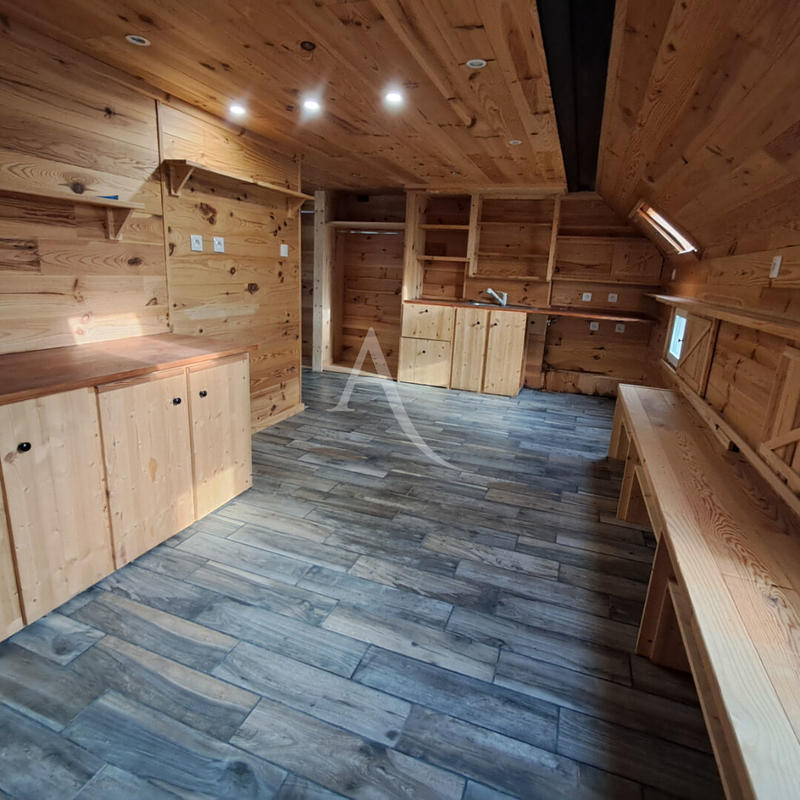 Maison - 350 m² - 8 pièces