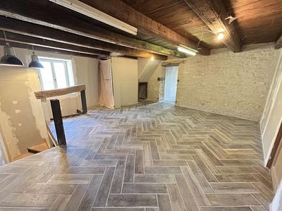 Maison traditionnelle - 220 m² - 10 pièces