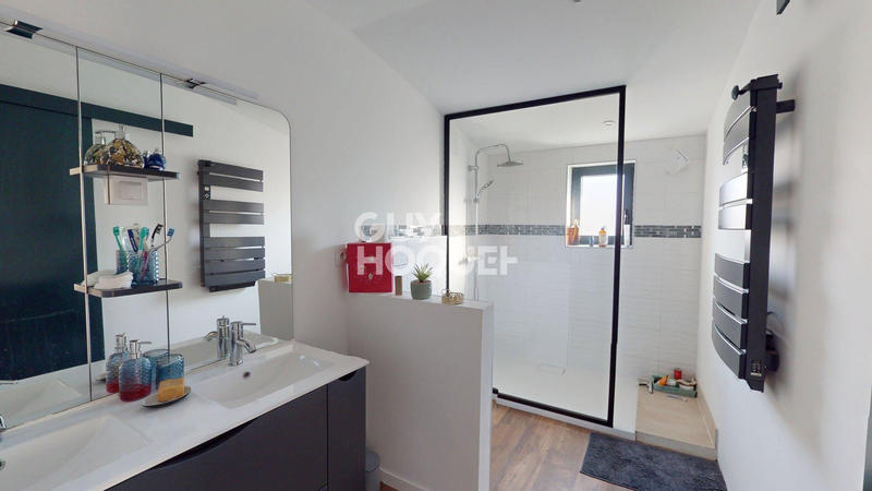 Maison - 270 m² - 8 pièces