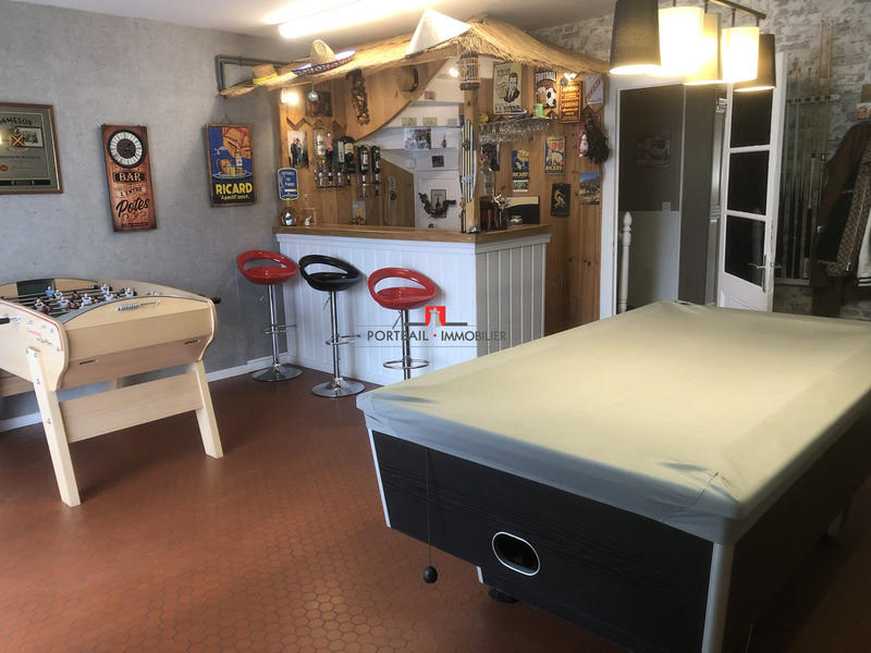 Maison - 223 m² - 6 pièces