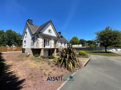 Maison traditionnelle - 143 m² - 6 pièces