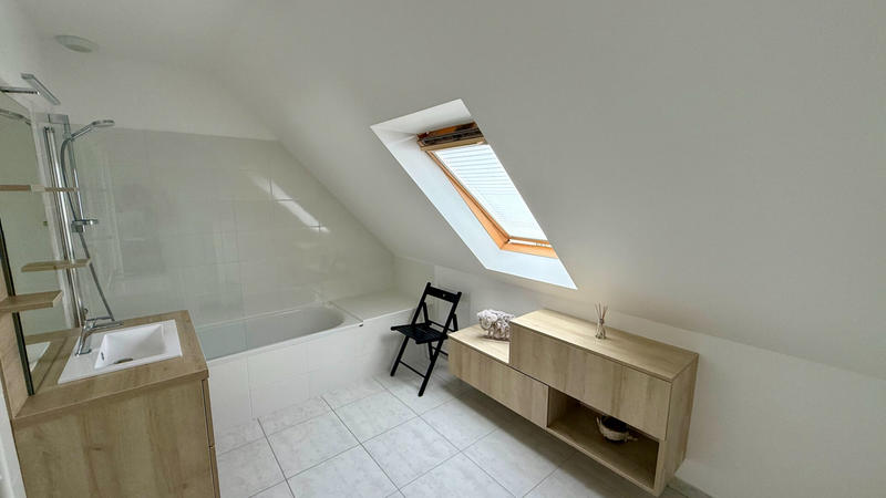 Maison - 168 m² - 9 pièces