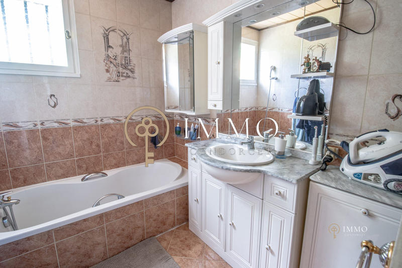 Maison - 182 m² - 8 pièces