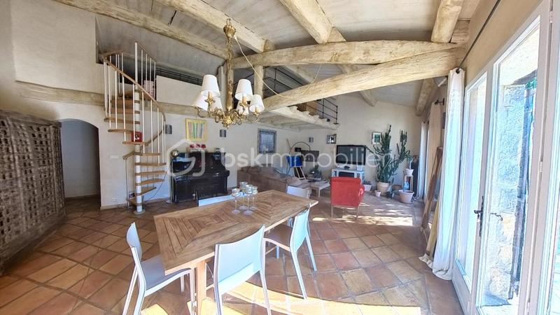 Maison - 210 m² - 8 pièces