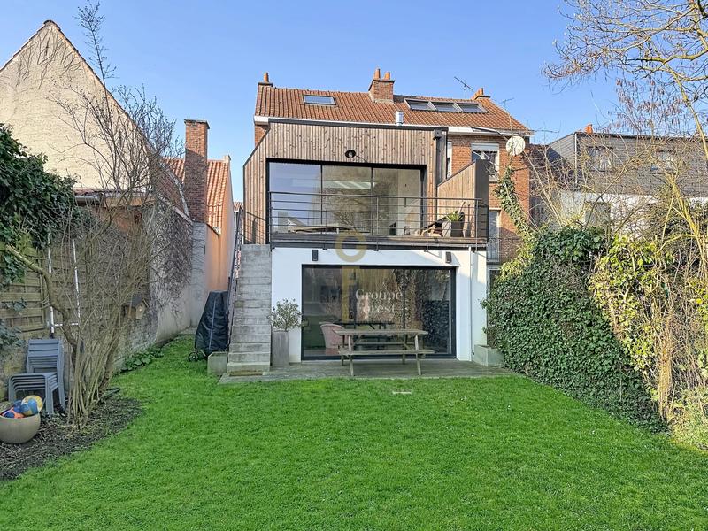 Maison - 180 m² - 7 pièces