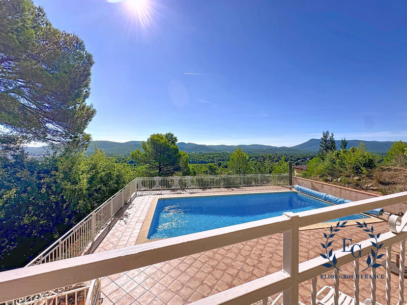 Maison traditionnelle - 180 m² - 7 pièces