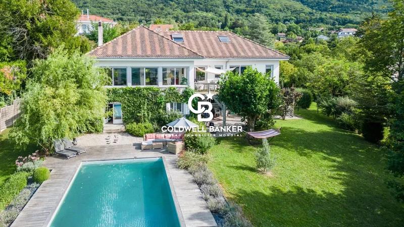 Maison - 450 m² - 7 pièces