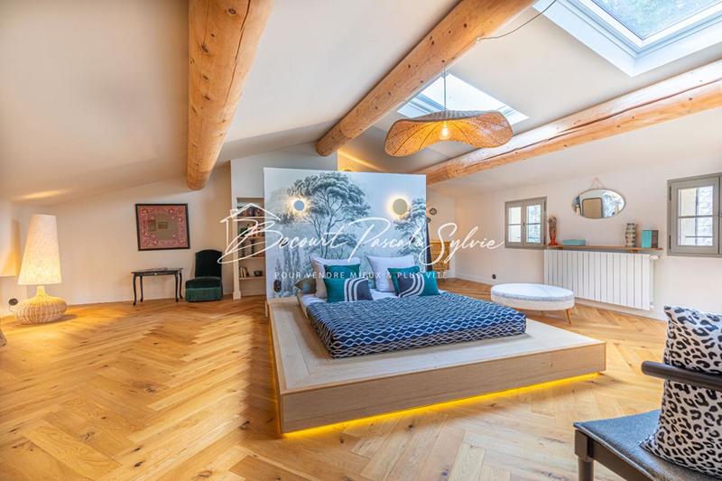 Demeure - 203 m² - 5 pièces