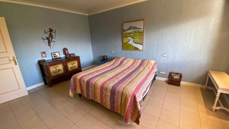 Maison - 170 m² - 9 pièces