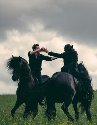 Agora Pôle National Cirque - Entre chiens et loups / Théâtre du Centaure