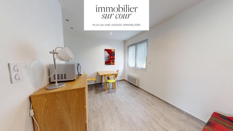 Local d'activité / Entrepôt - 326 m² - 20 pièces