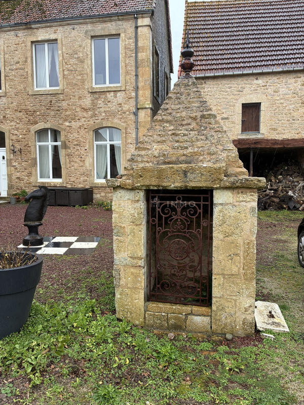 Maison - 240 m² - 6 pièces