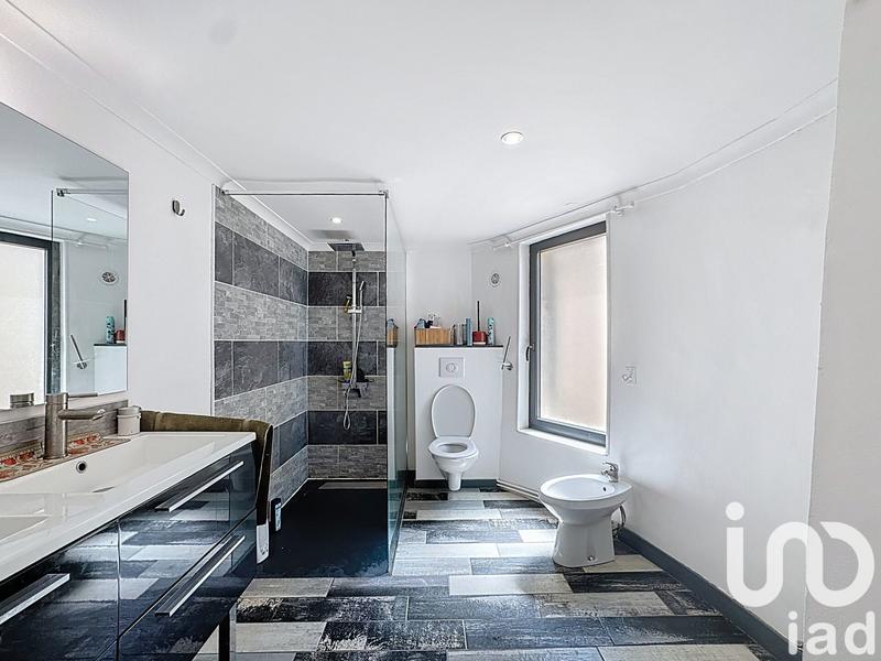 Maison - 250 m² - 6 pièces