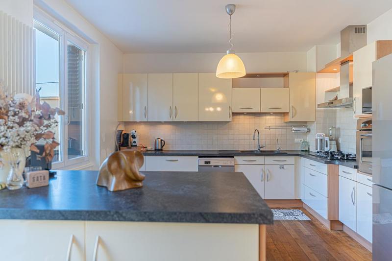 Maison - 175 m² - 8 pièces