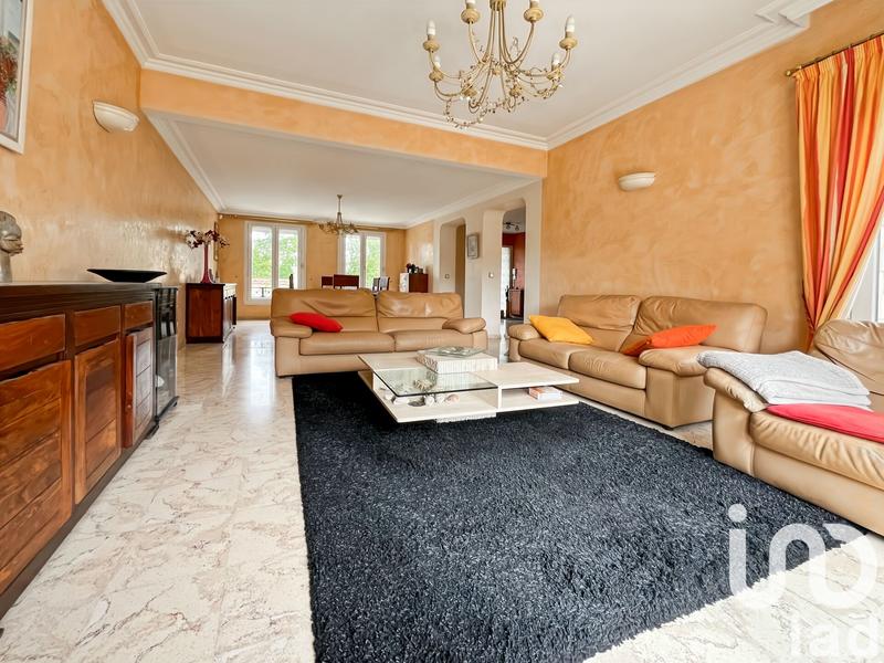 Maison - 240 m² - 9 pièces