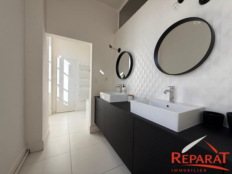 Maison - 280 m² - 7 pièces