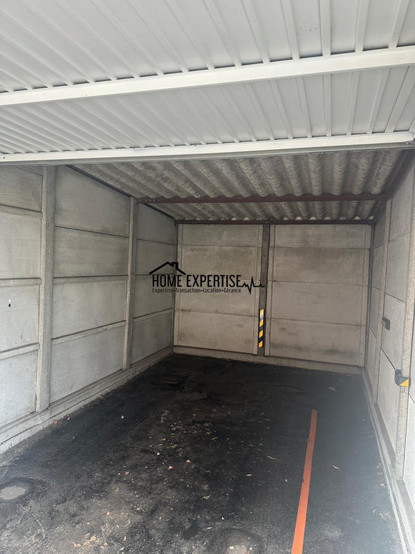 Parking / Garage - 12 m²