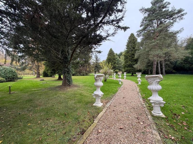 Maison - 230 m² - 8 pièces