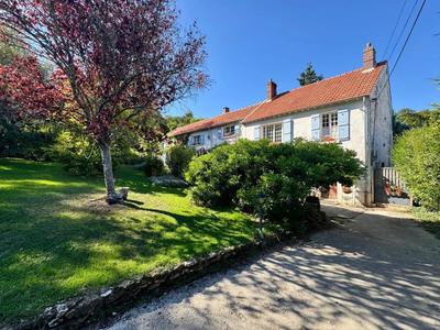 Maison - 281 m² - 9 pièces