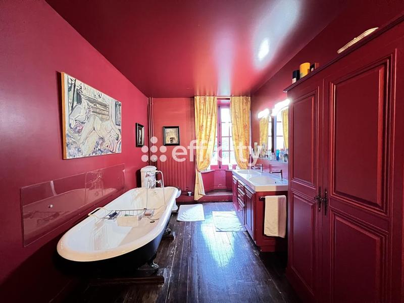 Maison - 447 m² - 12 pièces