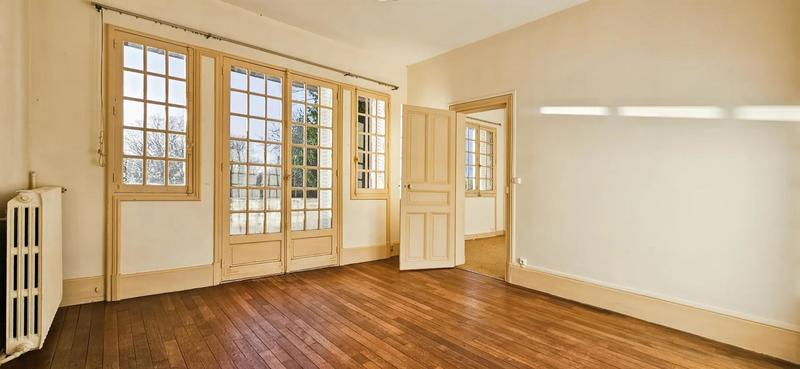 Maison - 220 m² - 9 pièces