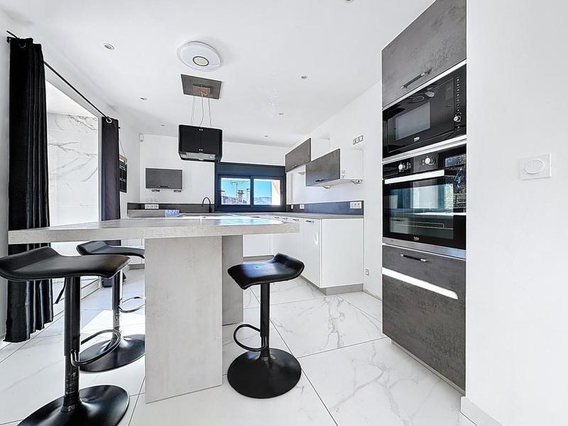 Maison - 195 m² - 6 pièces