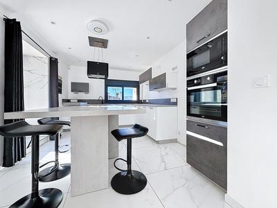 Maison - 195 m² - 6 pièces