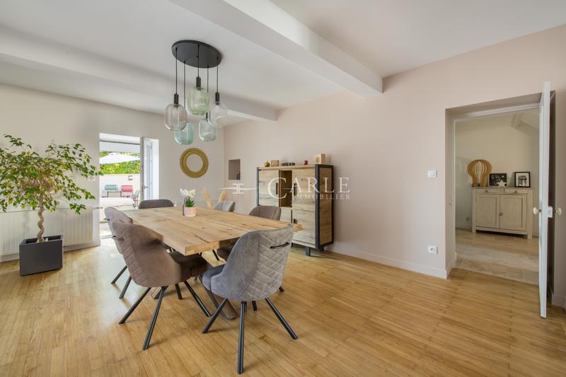 Maison - 201 m² - 7 pièces