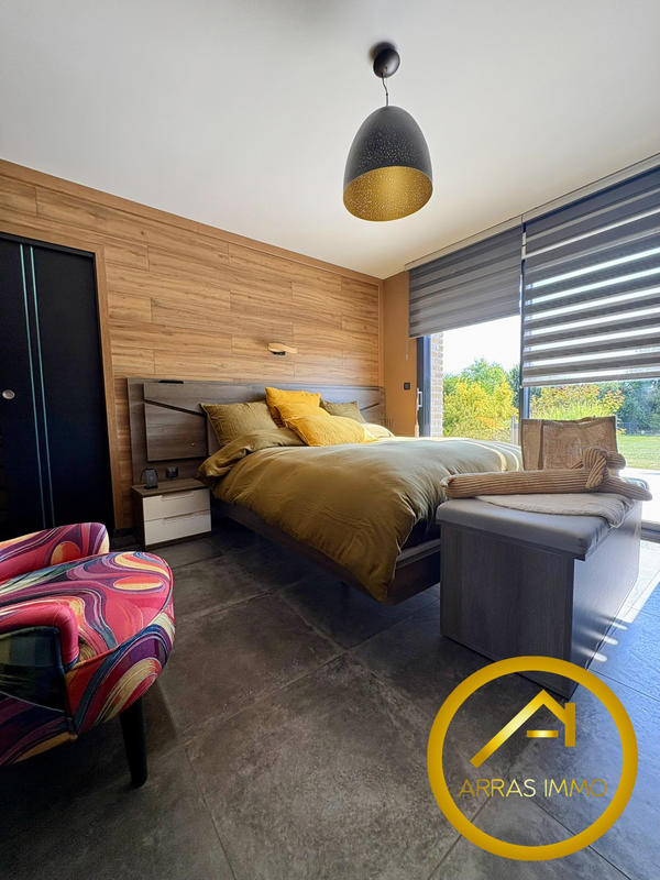 Maison - 208 m² - 8 pièces