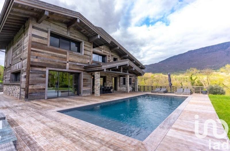 Châlet - 219 m² - 7 pièces