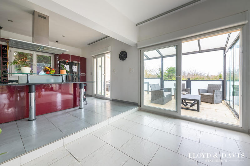 Maison - 195 m² - 7 pièces