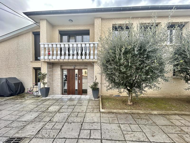 Maison - 182 m² - 7 pièces