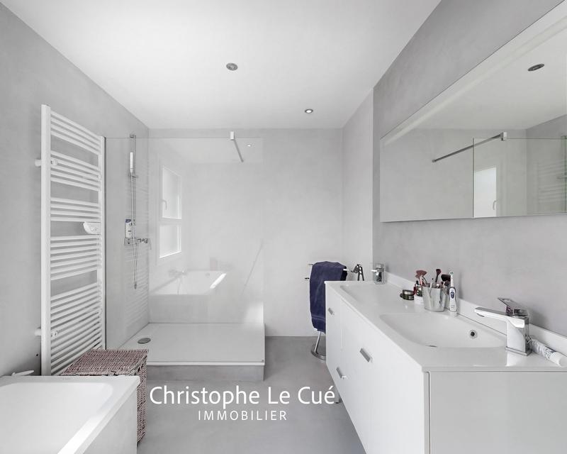 Maison en pierre - 256 m² - 8 pièces