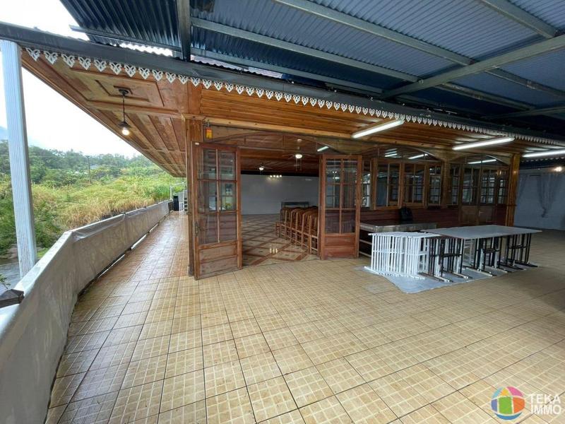 Local commercial - 316 m² - 2 pièces
