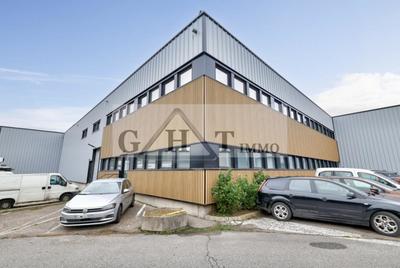 Entrepôt - 1 834 m²