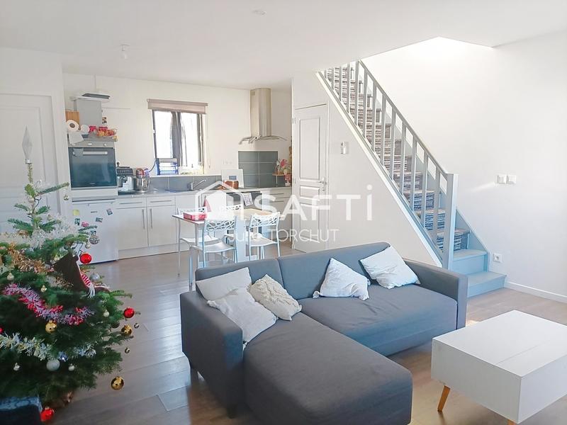 Maison - 198 m² - 9 pièces