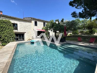 Maison - 310 m² - 11 pièces