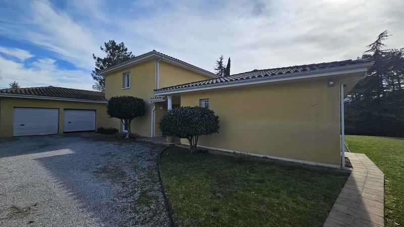 Maison - 210 m² - 10 pièces