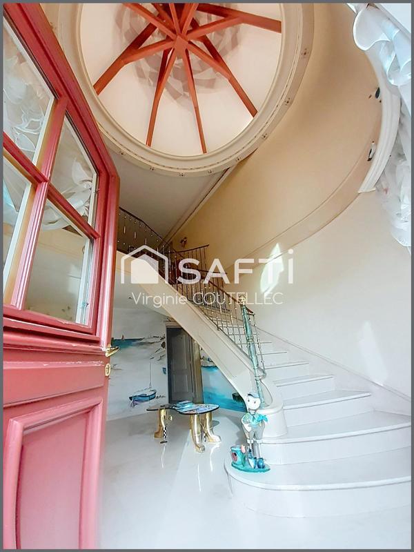 Maison - 254 m² - 12 pièces