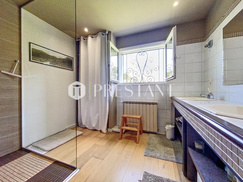 Maison - 301 m² - 11 pièces